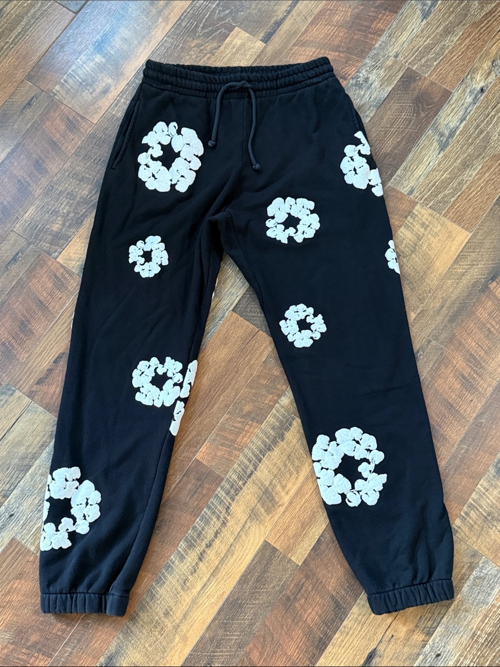 Denim Tears Cotton Wreath Sweatpants Black White Size Large Made in USA - Picture 3 of 5